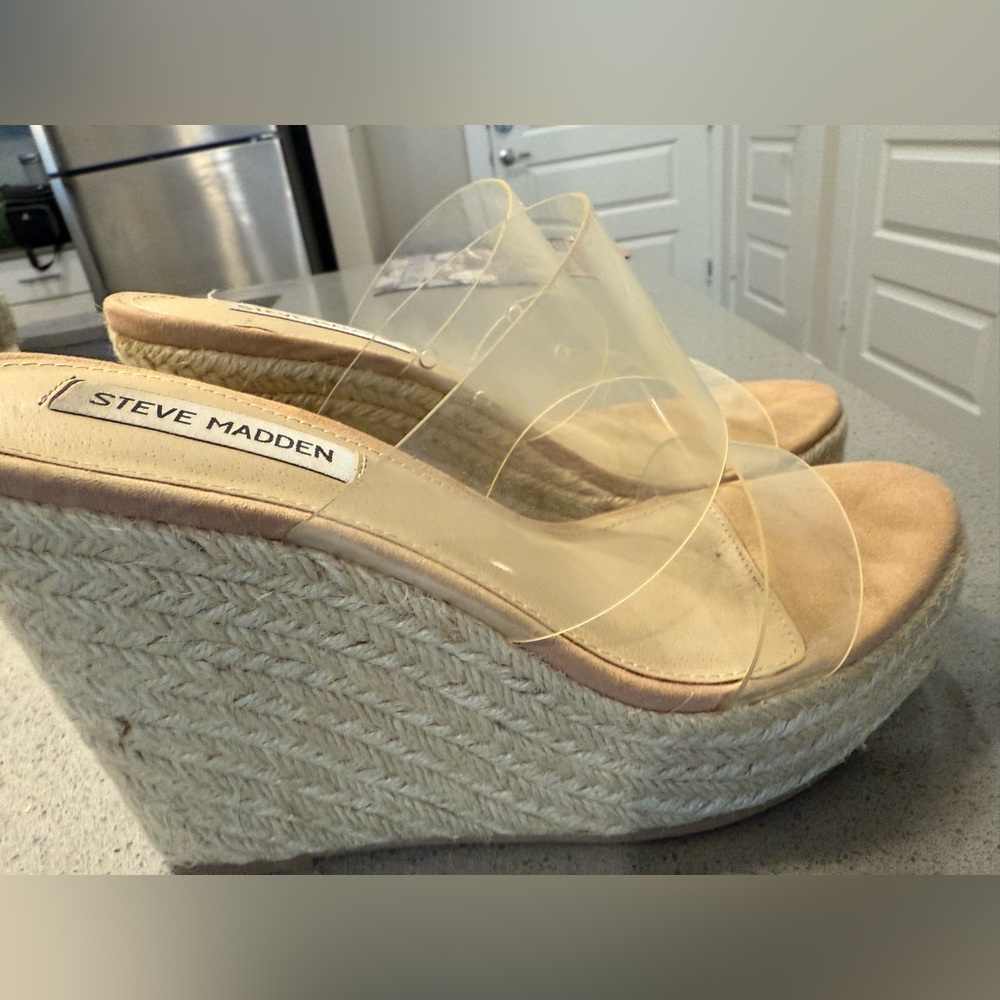 Steve Madden Cream Wedge Sandals with Modern Touch
